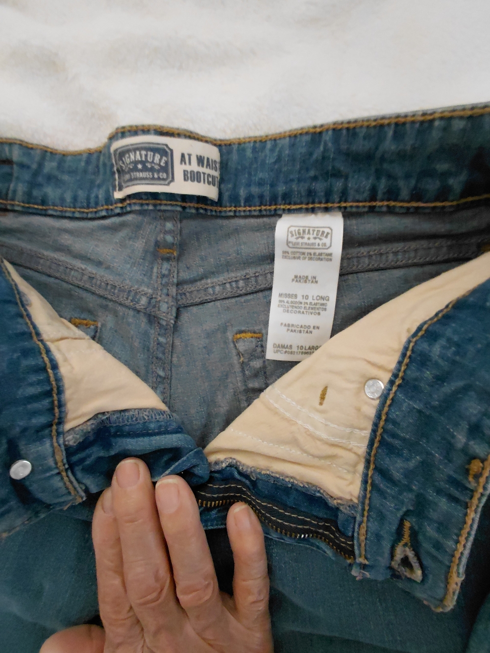 Levi's Signature Dark Blue Women’s Bootcut Jeans Sz 14 Short EUC